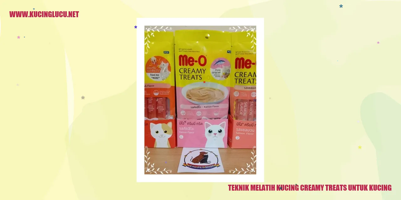Gambar Kucing Makan Treats Krim